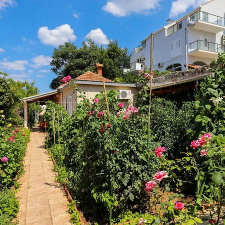 Garden M&m - One Bedroom Apartament *
